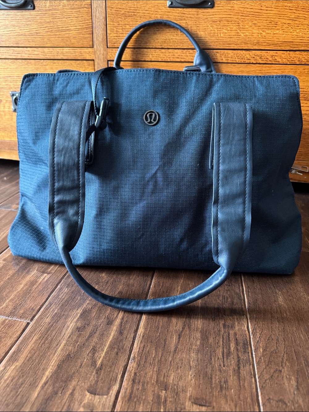 lululemon athletica navy blue travel weekender bag
